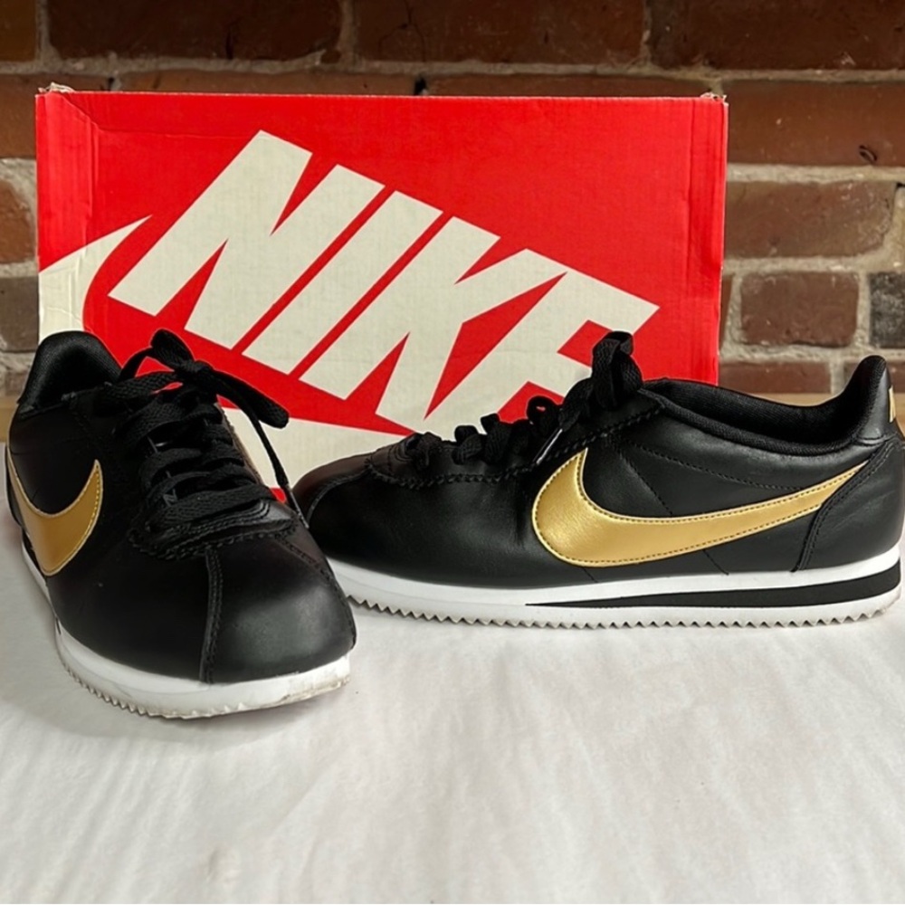 ❌ Nike Classic Cortez Sz. 9 Black/Gold